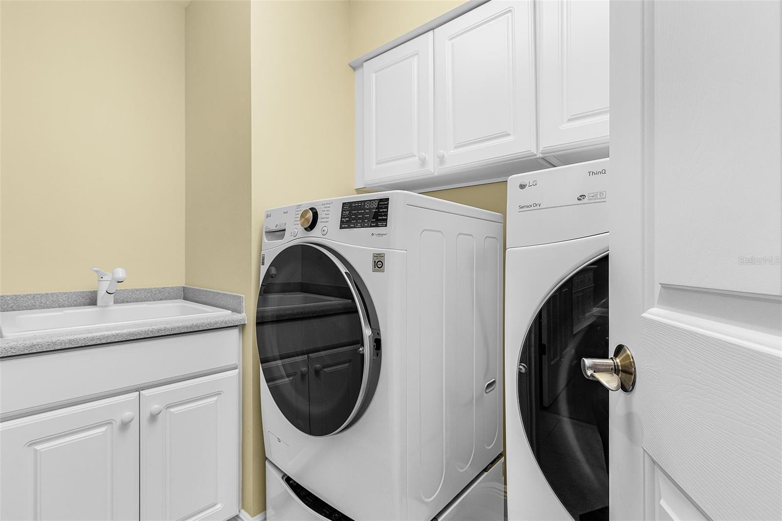 GRANDE IS TWRS 03 & 04 - Residential