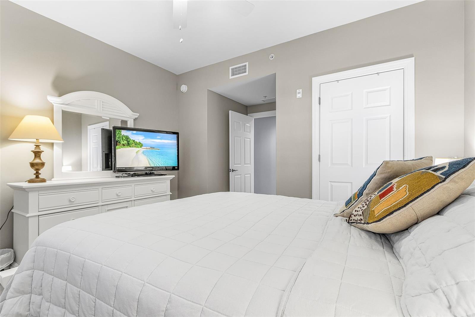 GRANDE IS TWRS 03 & 04 - Residential