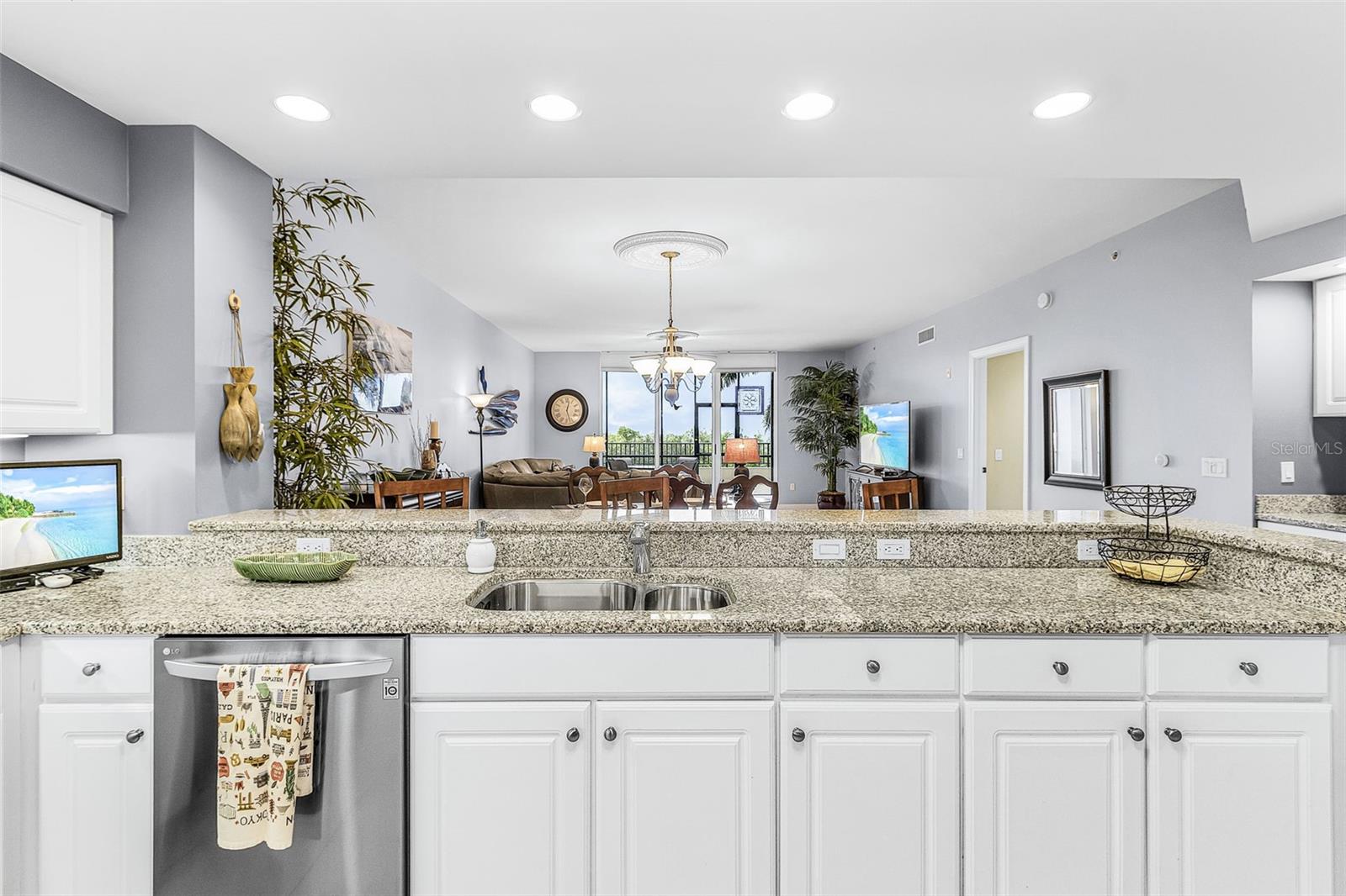 GRANDE IS TWRS 03 & 04 - Residential