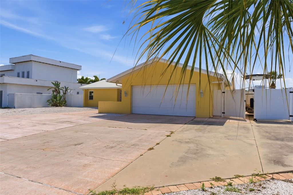 Photo of 1421 Sea Gull Drive S, St Petersburg, FL 33707 (MLS # TB8511505)
