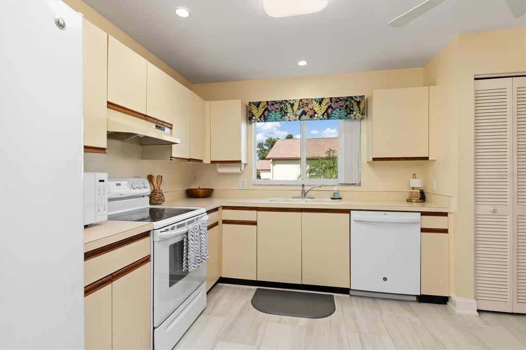 Photo of 609 Bramblewood Lane #181, Englewood, FL 34223 (MLS # D6148891)