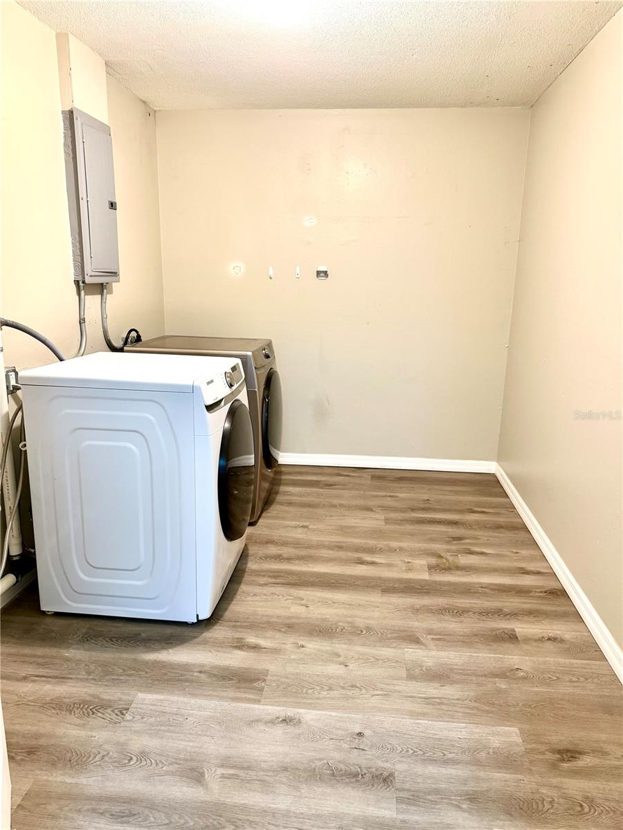 MELROSE MANOR UN 3 - Residential