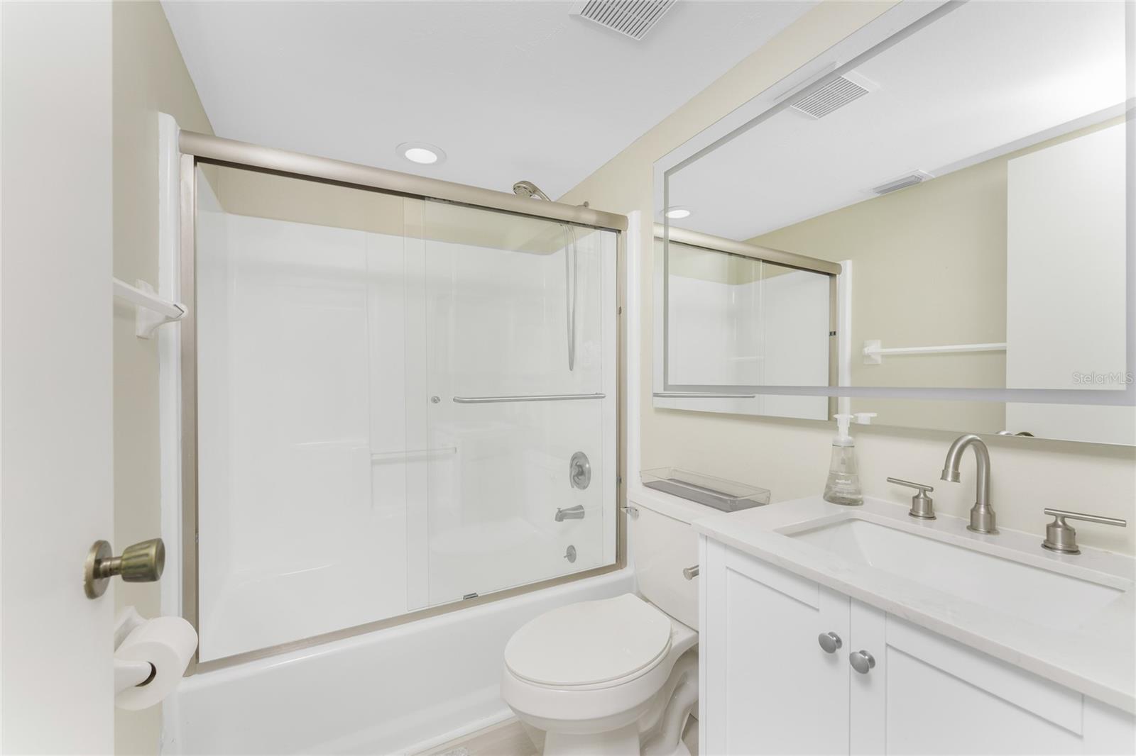 GOLDEN TEE PH 01 BLDG 14 - Residential