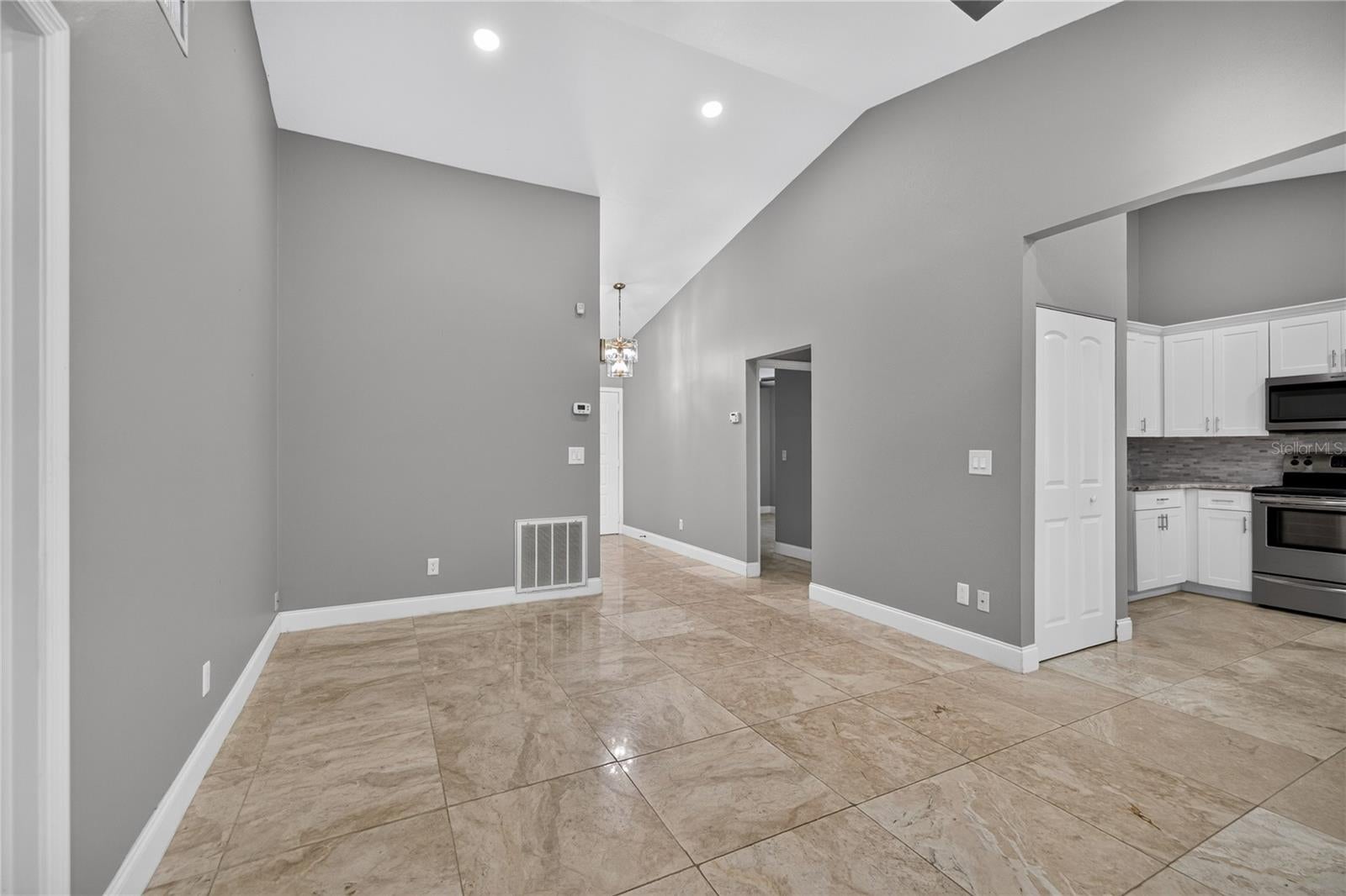 4004 SHORESIDE CIRCLE