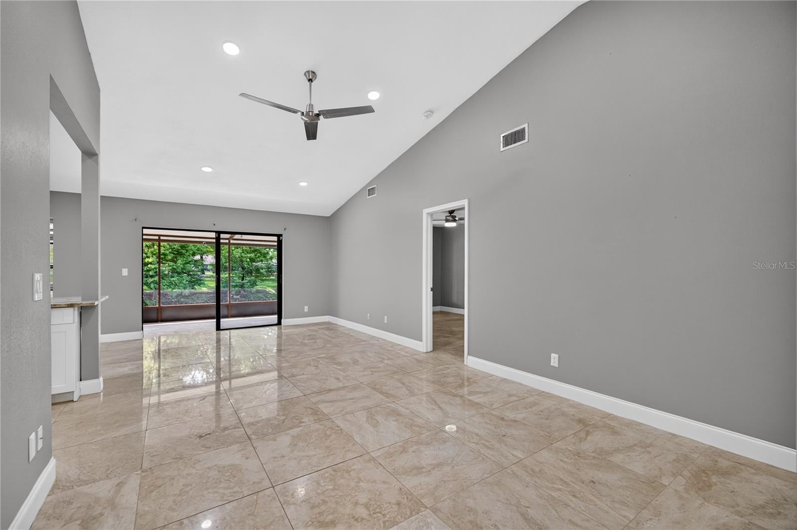 4004 SHORESIDE CIRCLE