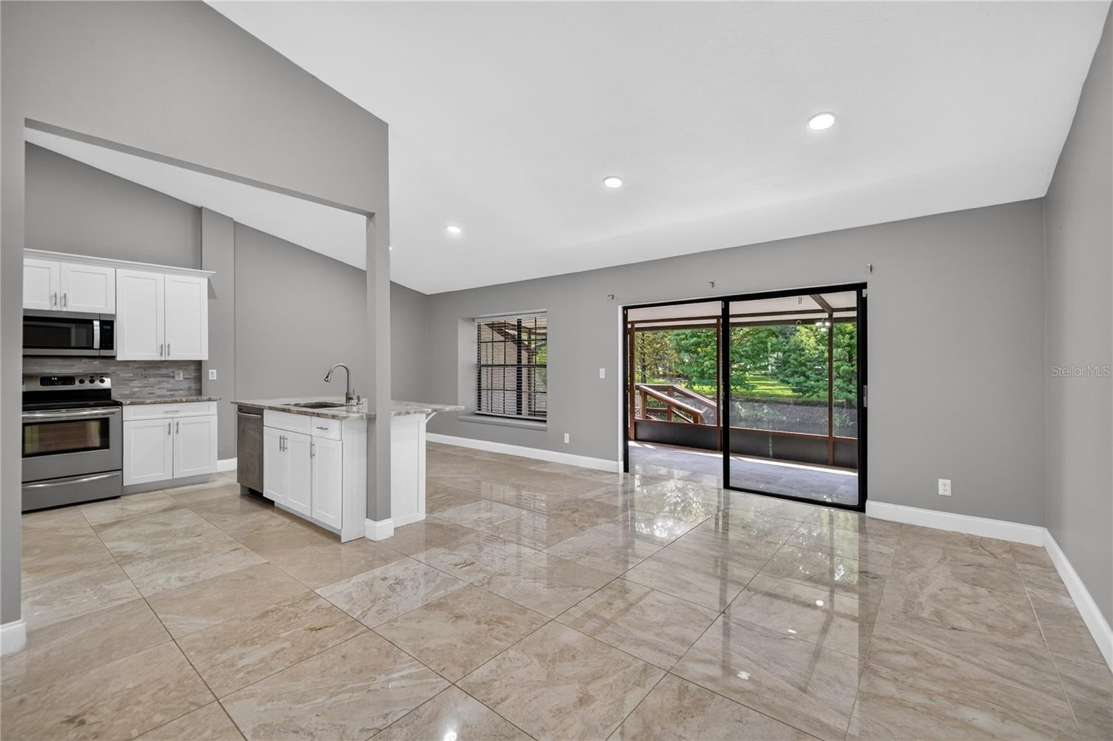 4004 SHORESIDE CIRCLE