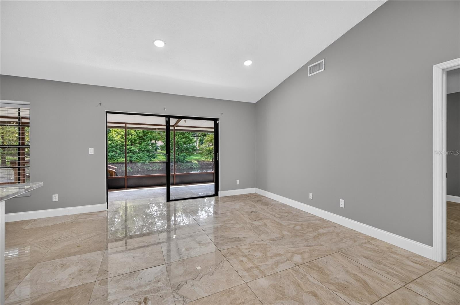 4004 SHORESIDE CIRCLE