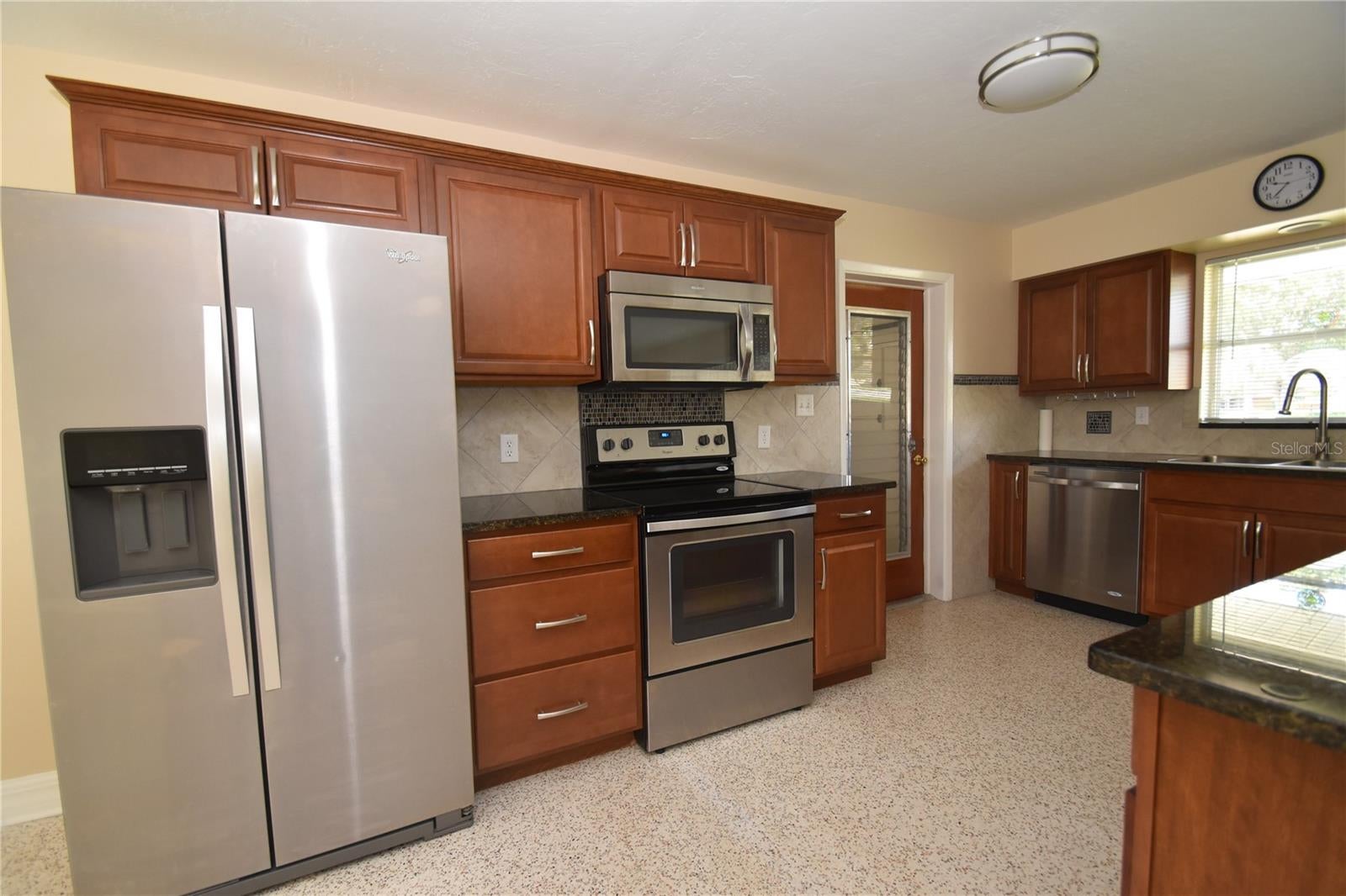 6611 COLONIAL DRIVE