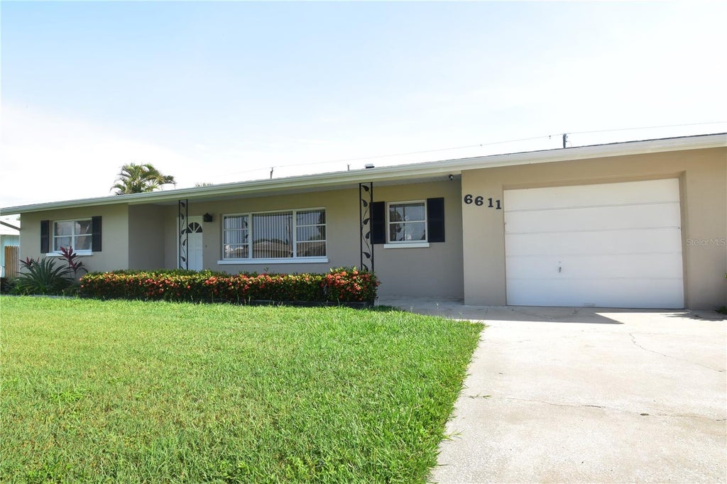 Photo of 6611 Colonial Drive, Sarasota, FL 34231 (MLS # A4703549)