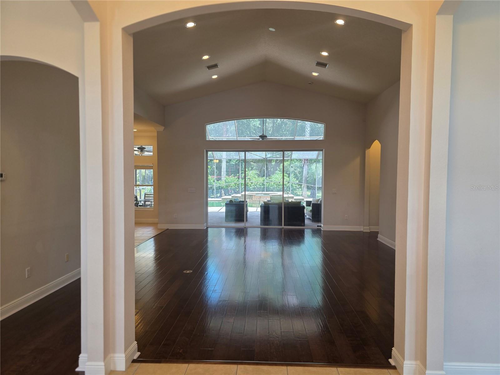 SANCTUARY ON LIVINGSTON - Residential