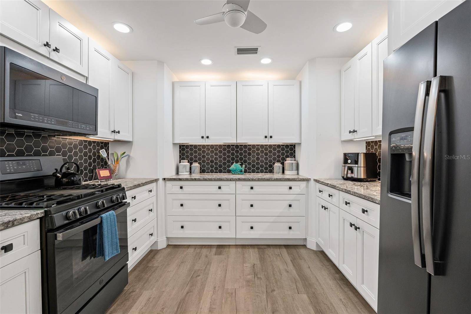 NORTH ISLES - Residential Lease