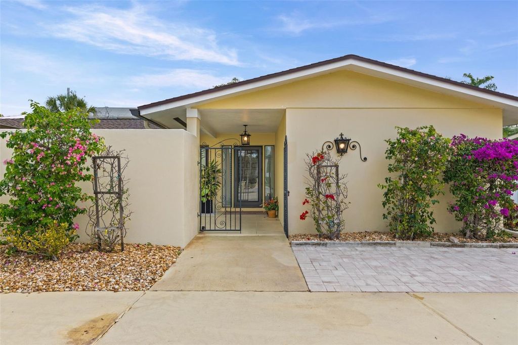 Photo of 7215 Westmoreland Drive, Sarasota, FL 34243 (MLS # A4678487)