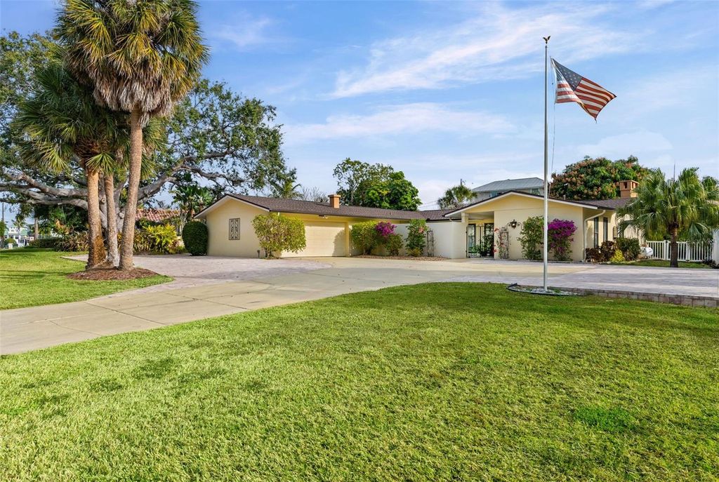 Photo of 7215 Westmoreland Drive, Sarasota, FL 34243 (MLS # A4678487)