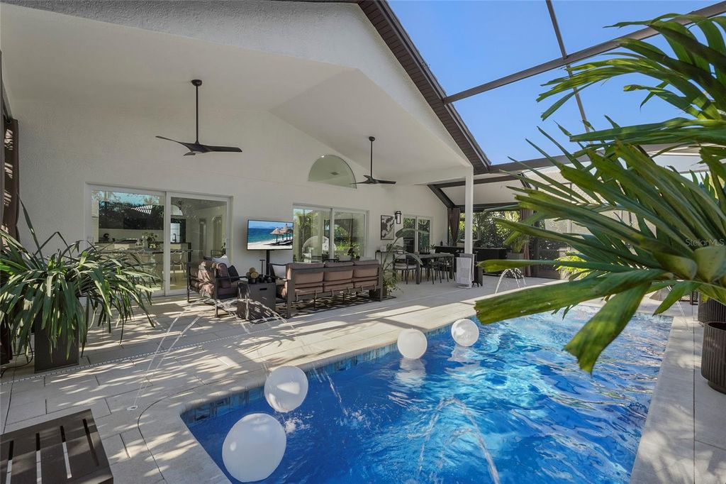 Photo of 6861 Superior Street Circle, Sarasota, FL 34243 (MLS # A4678705)