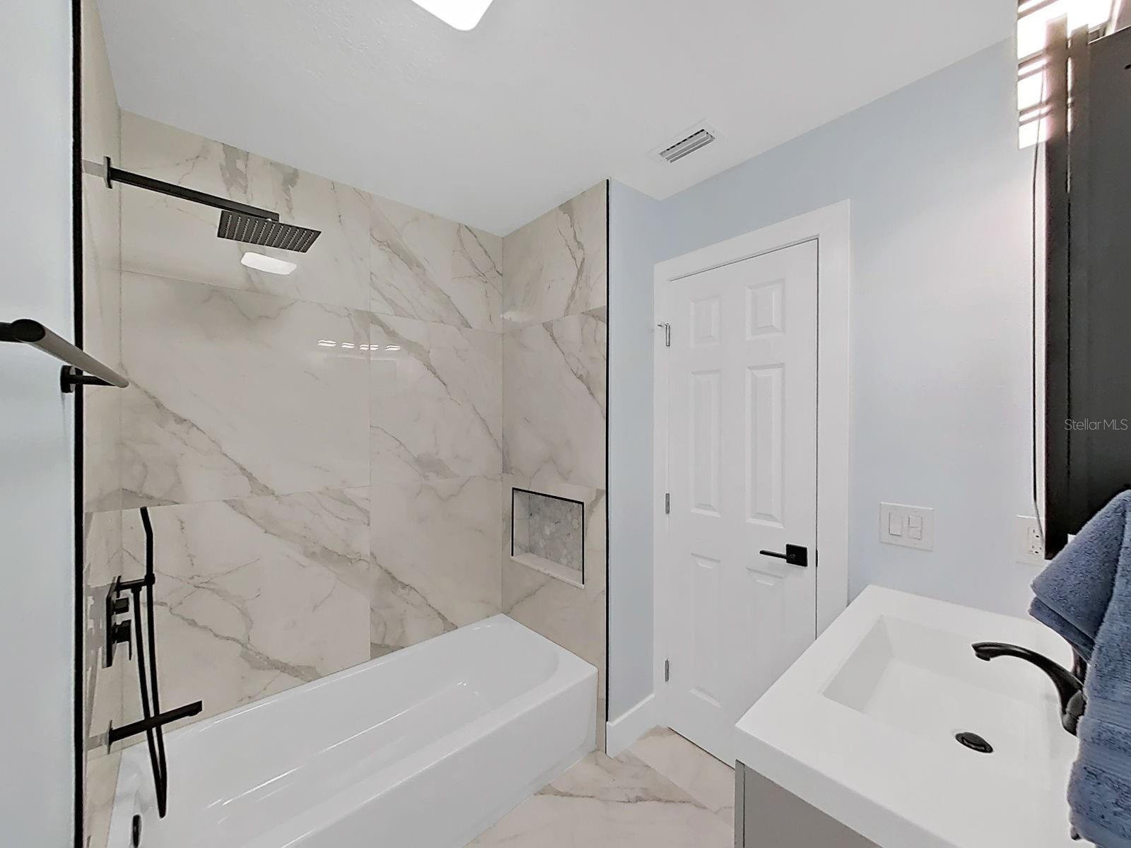 FOX LAKE TWNHMS - Residential