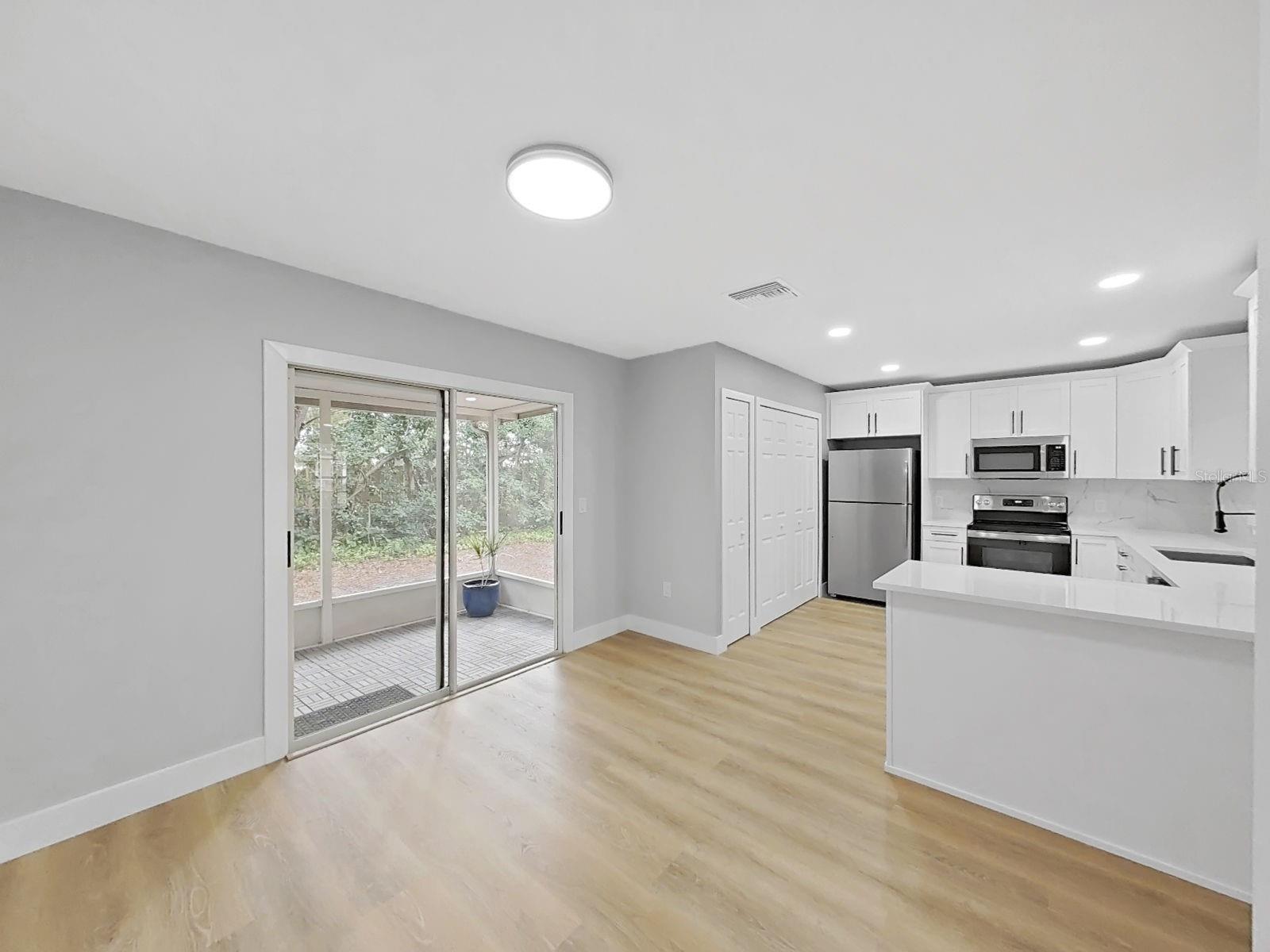 FOX LAKE TWNHMS - Residential