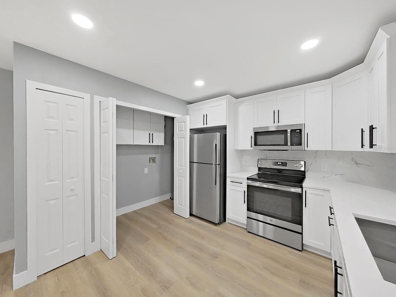 FOX LAKE TWNHMS - Residential