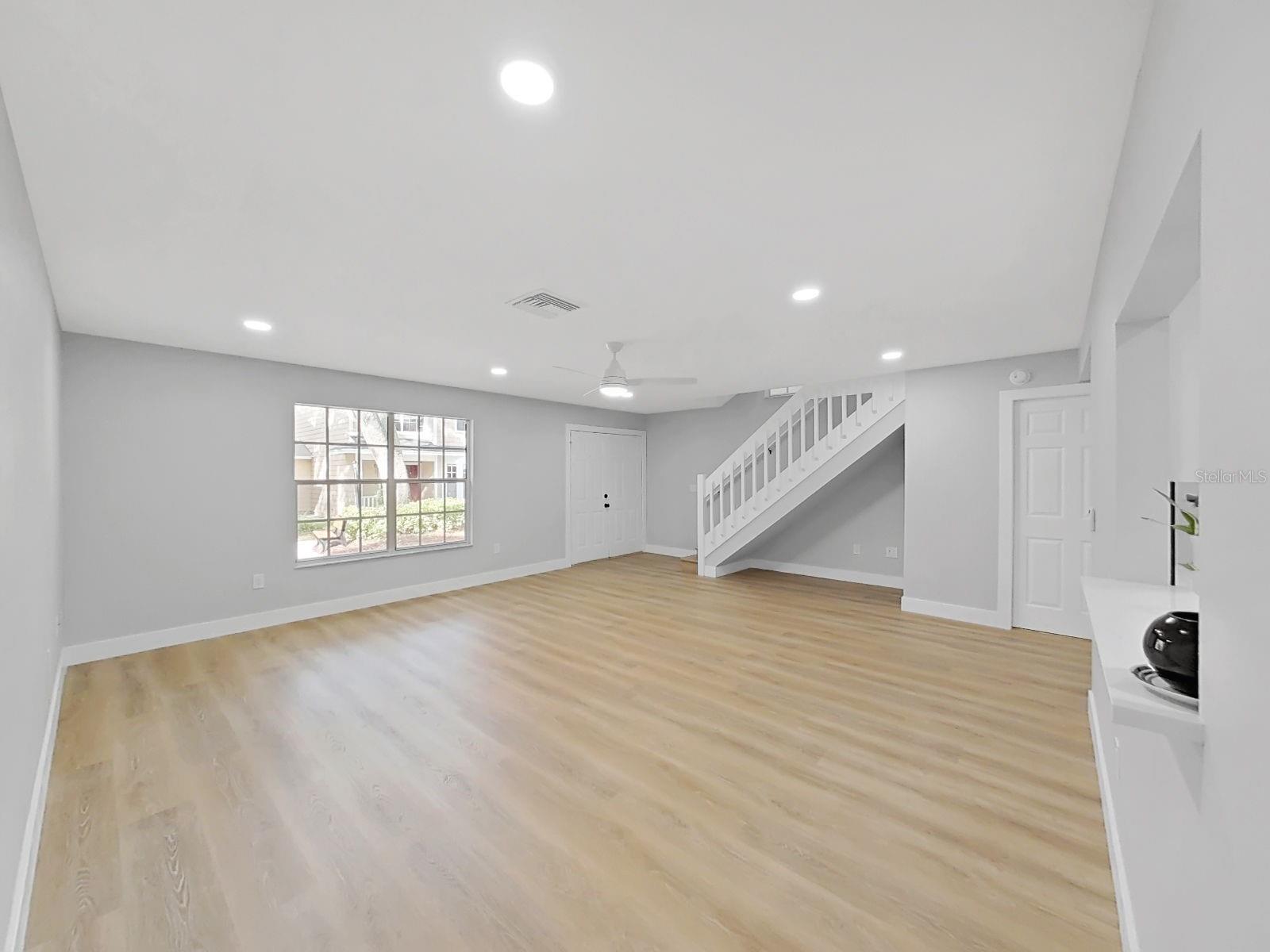 FOX LAKE TWNHMS - Residential