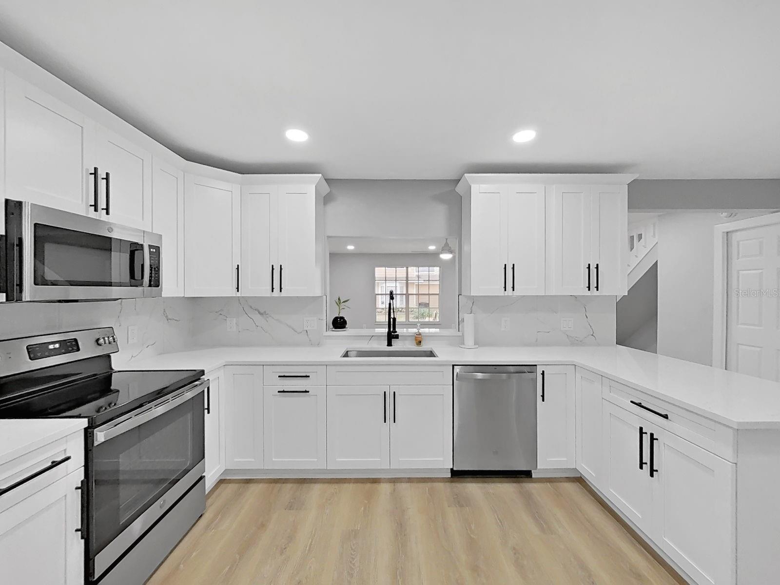 FOX LAKE TWNHMS - Residential