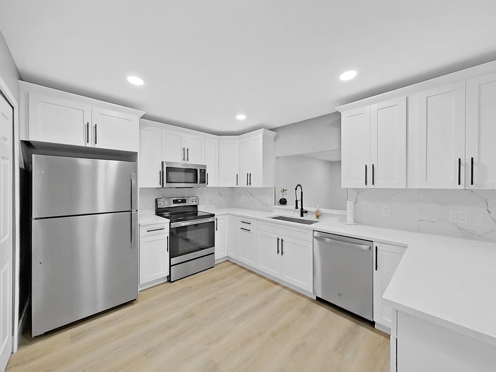 FOX LAKE TWNHMS - Residential