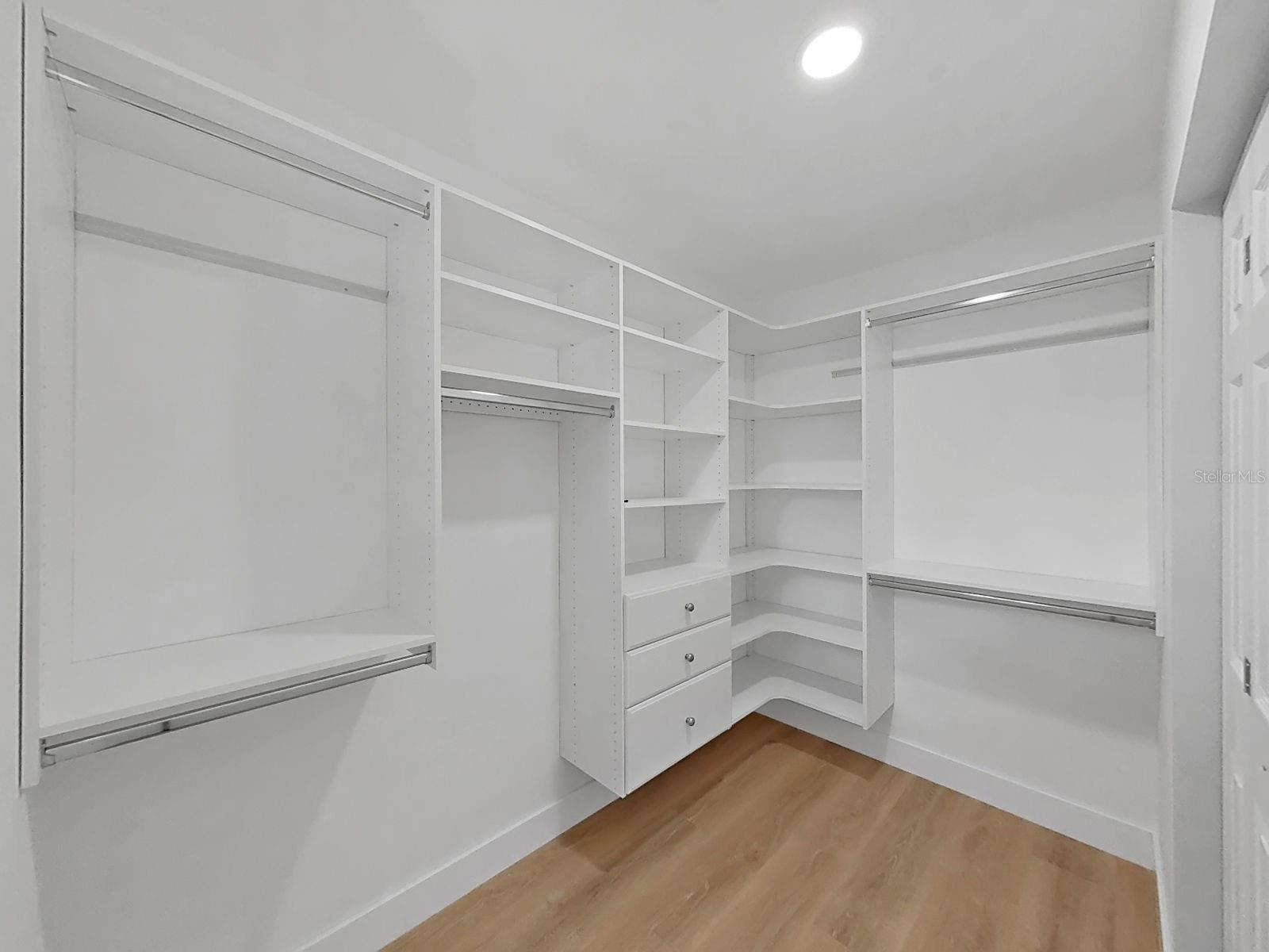 FOX LAKE TWNHMS - Residential