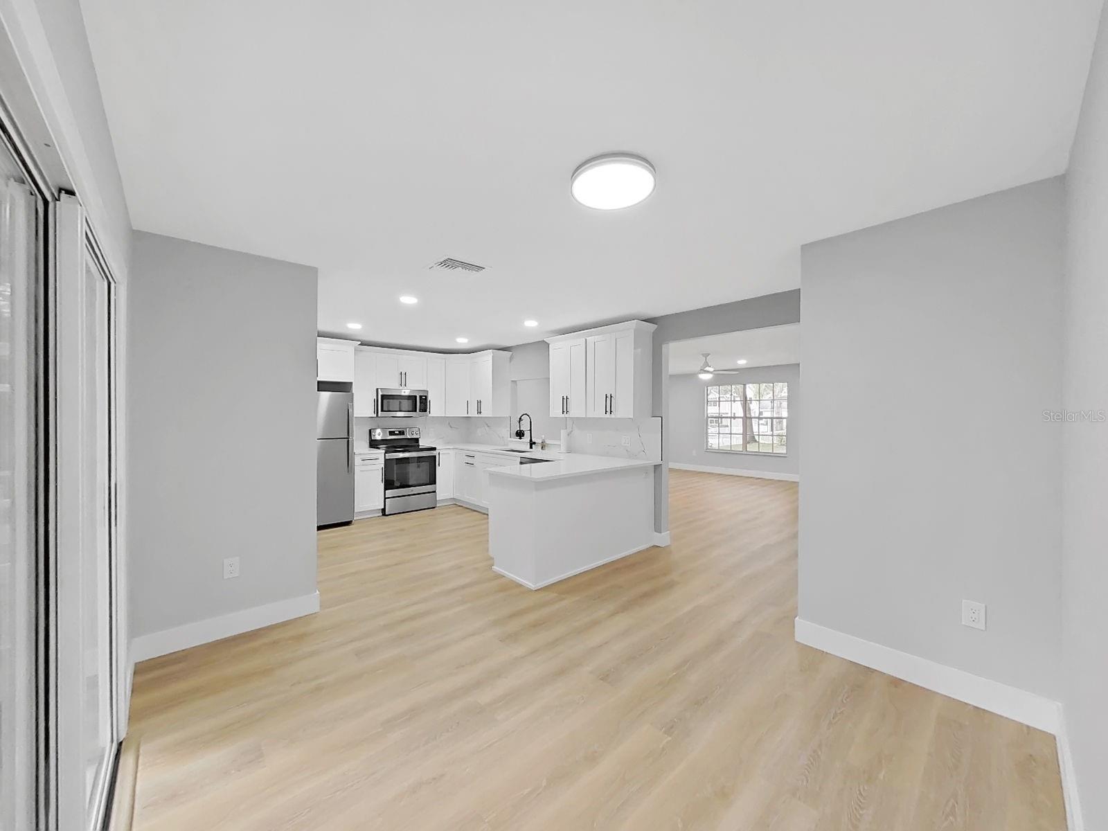 FOX LAKE TWNHMS - Residential