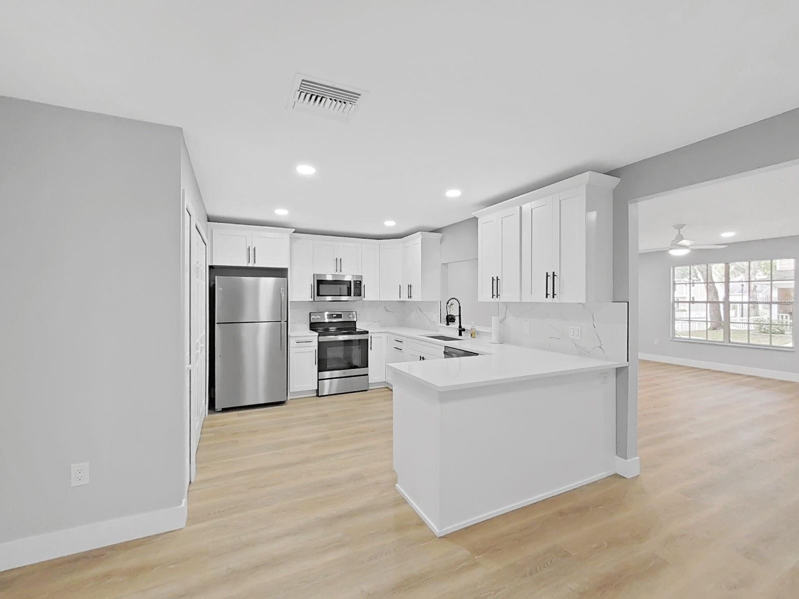 FOX LAKE TWNHMS - Residential