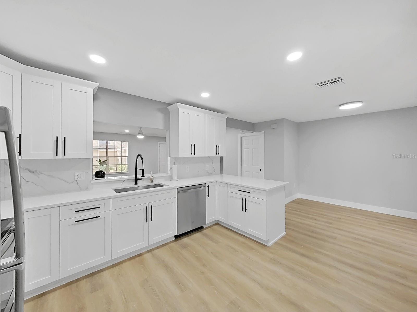 FOX LAKE TWNHMS - Residential