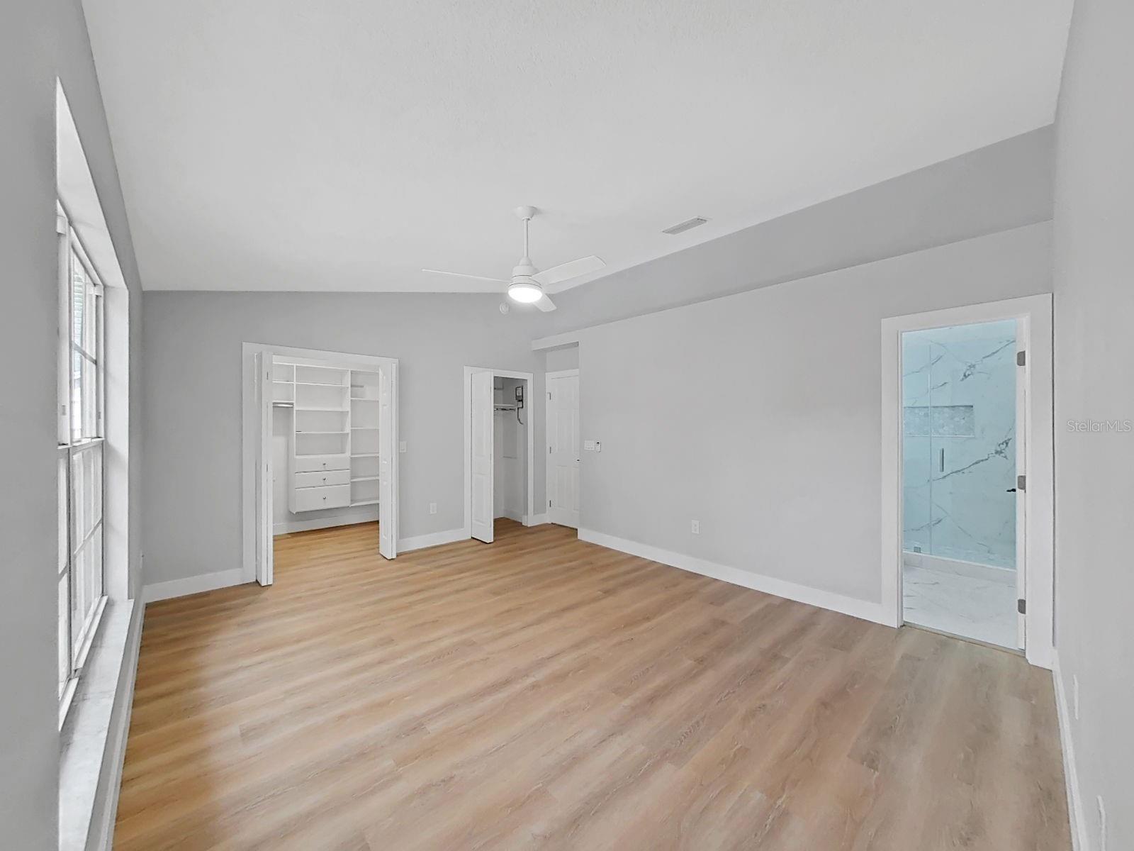 FOX LAKE TWNHMS - Residential