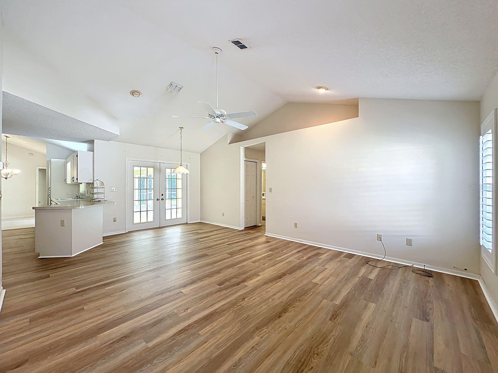 SILVER LAKE FOREST - Residential