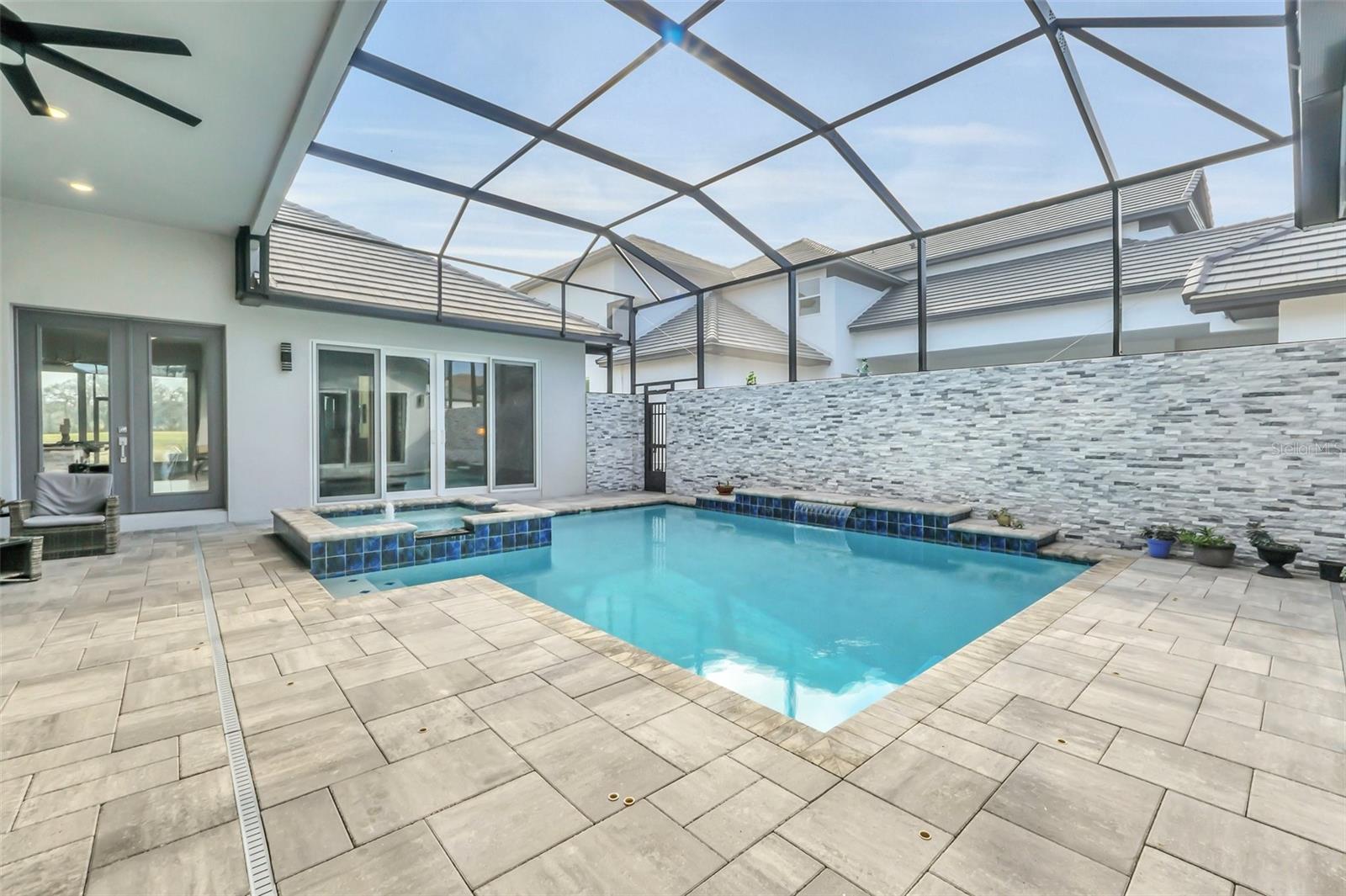 247 HAMPTON LOOP