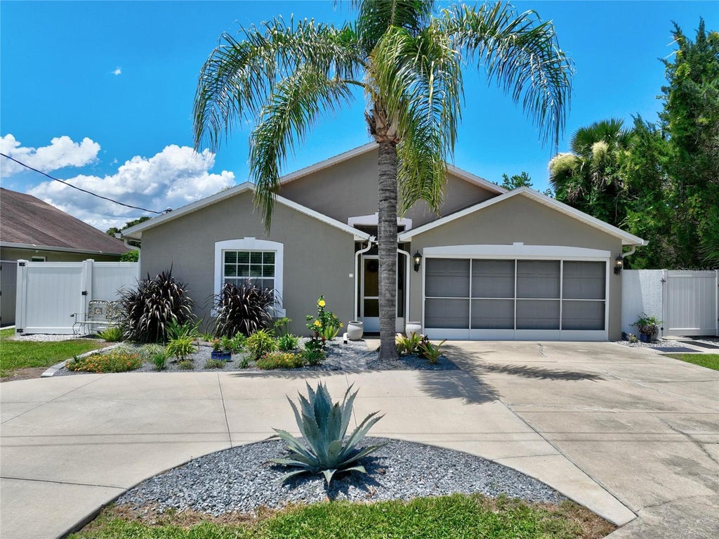 Photo of 15 Comet Court, Palm Coast, FL 32137 (MLS # FC318921)