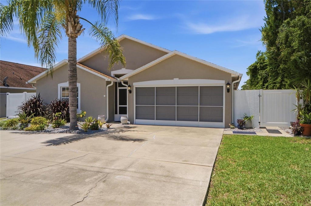 Photo of 15 Comet Court, Palm Coast, FL 32137 (MLS # FC318921)