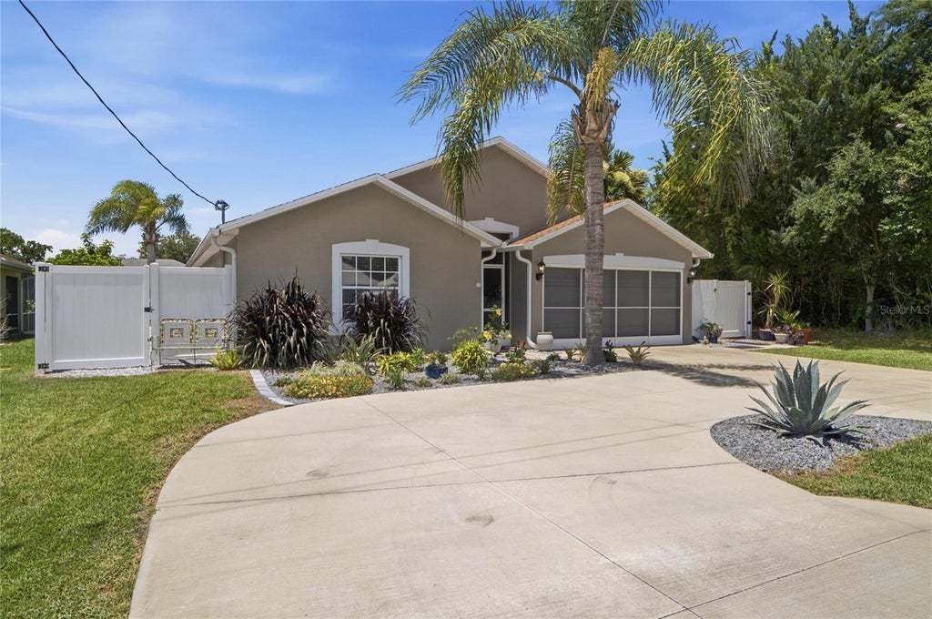 Photo of 15 Comet Court, Palm Coast, FL 32137 (MLS # FC318921)
