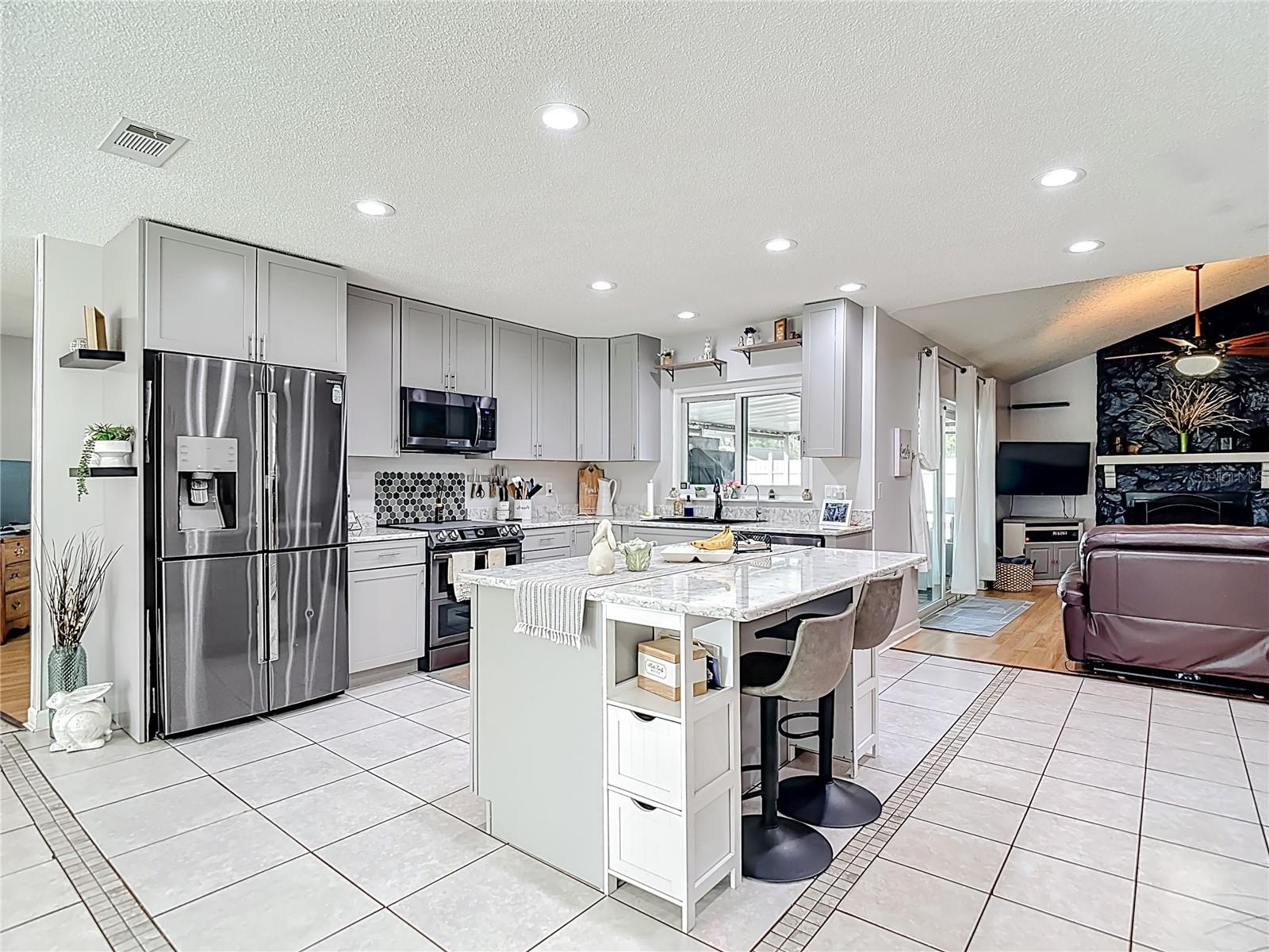 BLOOMINGDALE SEC A UNIT 1V - Residential