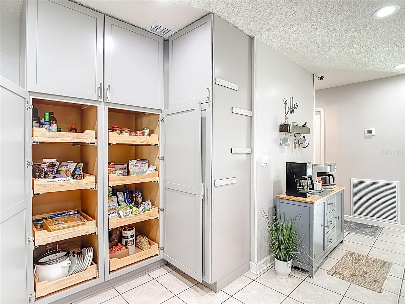 BLOOMINGDALE SEC A UNIT 1V - Residential