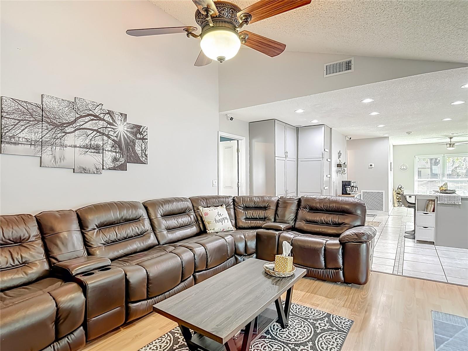 BLOOMINGDALE SEC A UNIT 1V - Residential