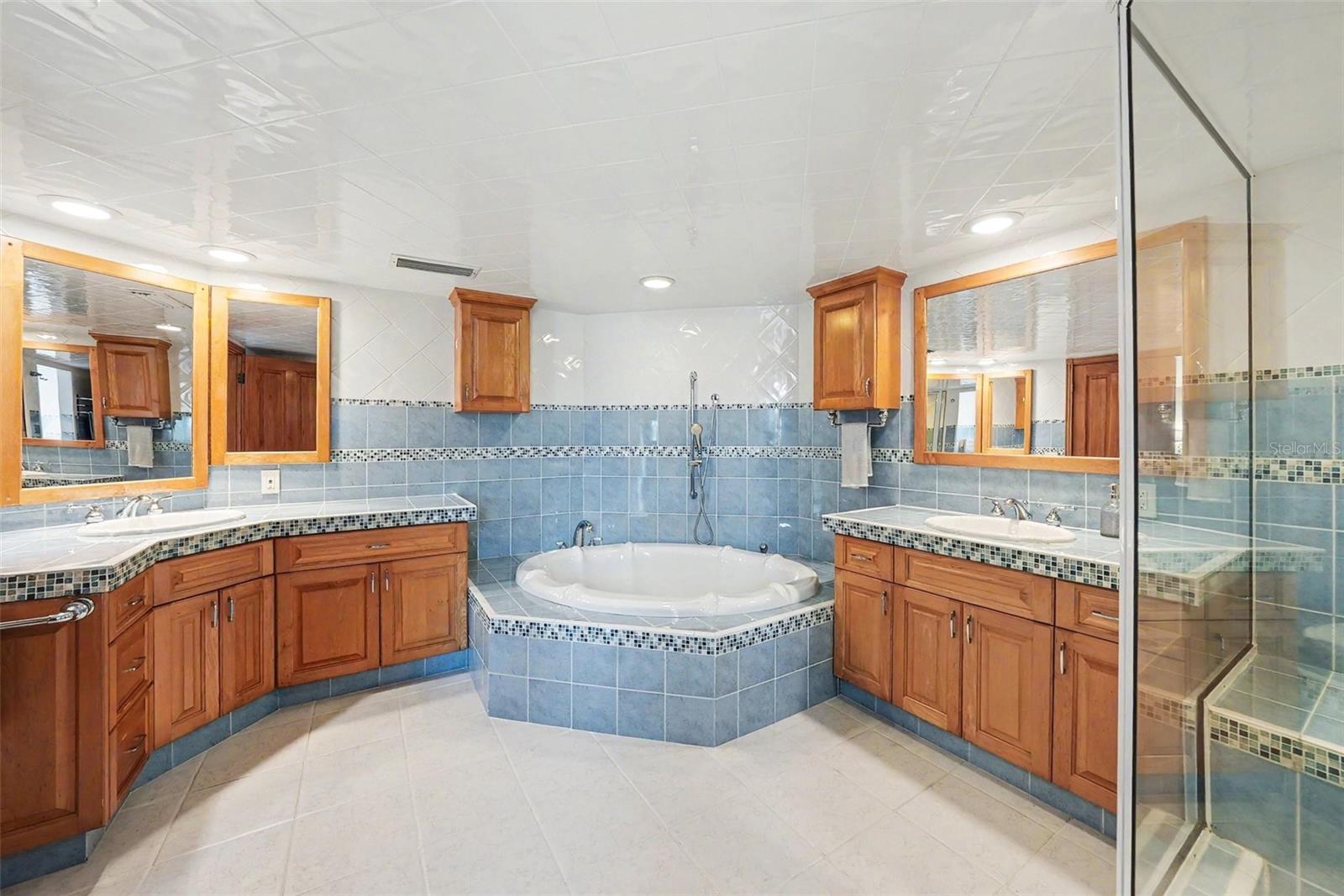 BAYWAY ISLES - Residential