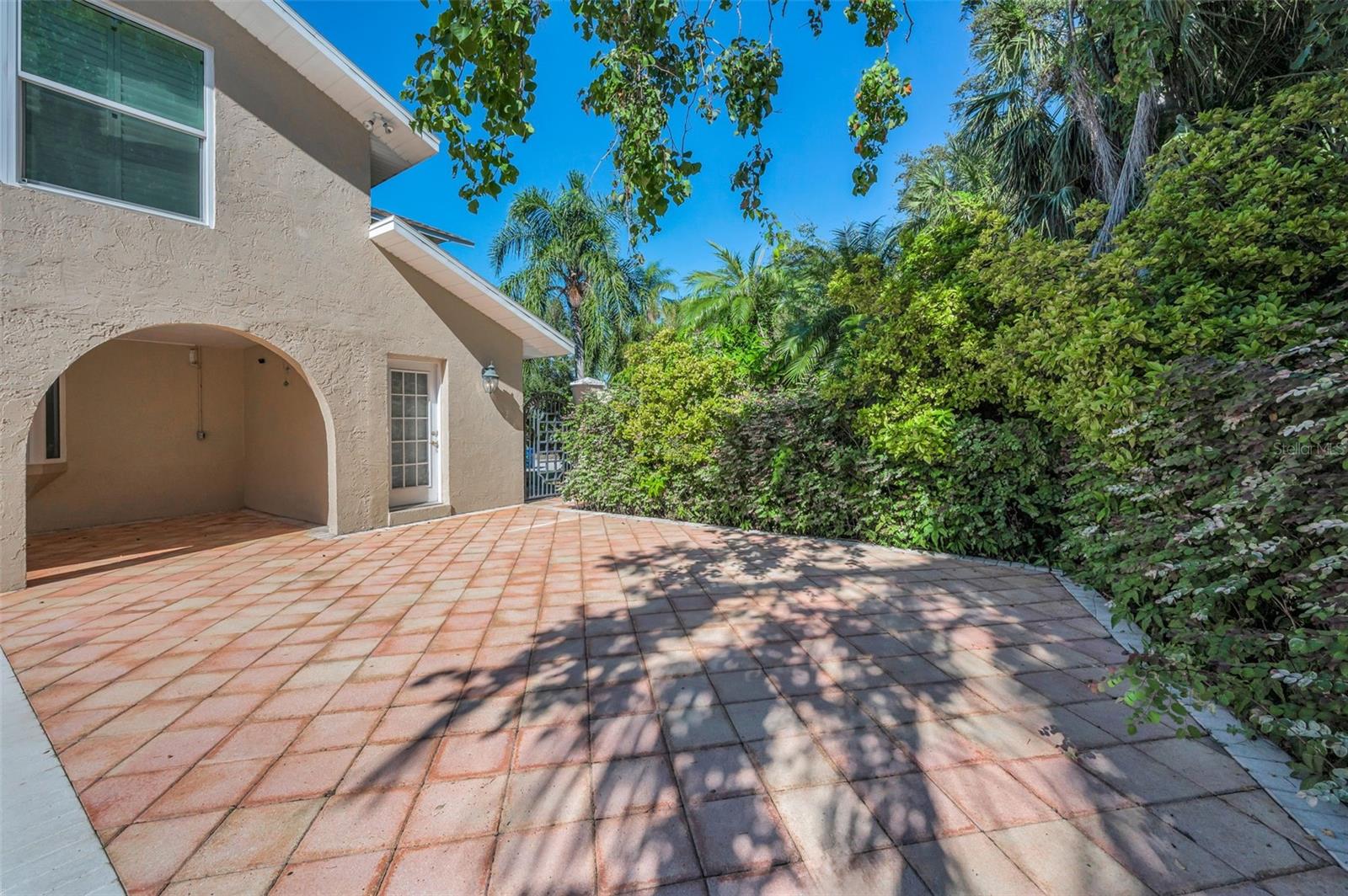 CARLTON ESTATES - Residential