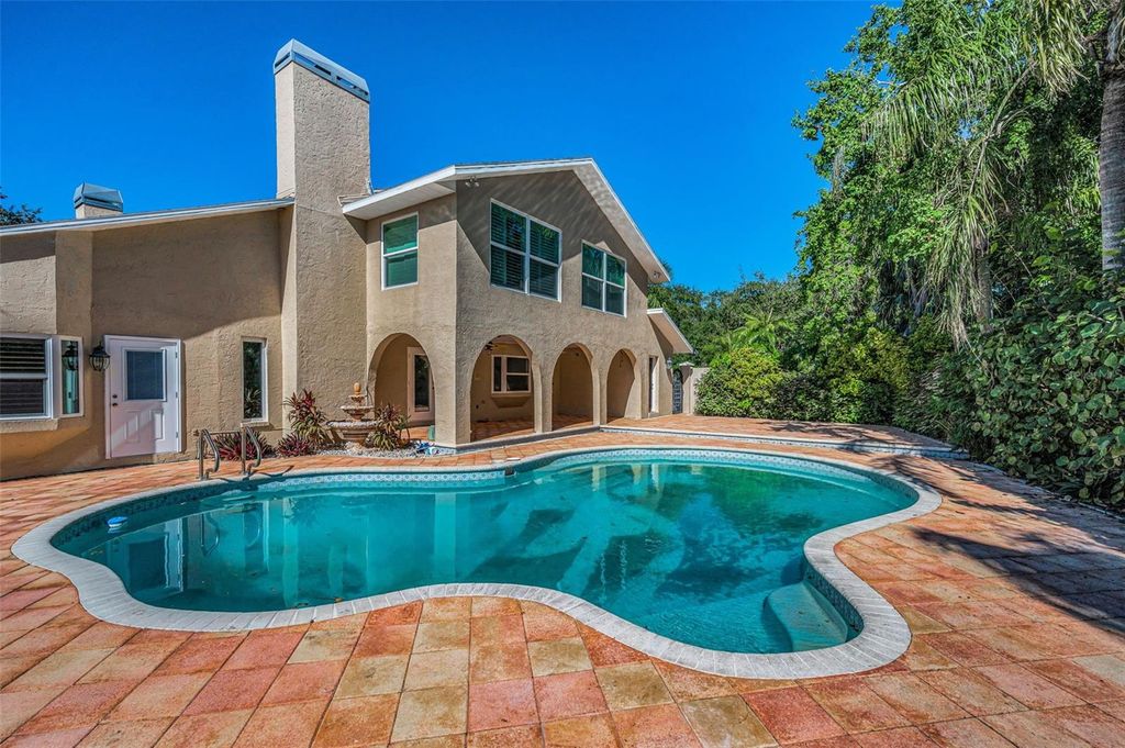 Photo of 2275 Kings Point Drive, Largo, FL 33774 (MLS # TB8439529)