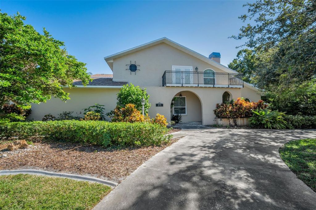 Photo of 2275 Kings Point Drive, Largo, FL 33774 (MLS # TB8439529)