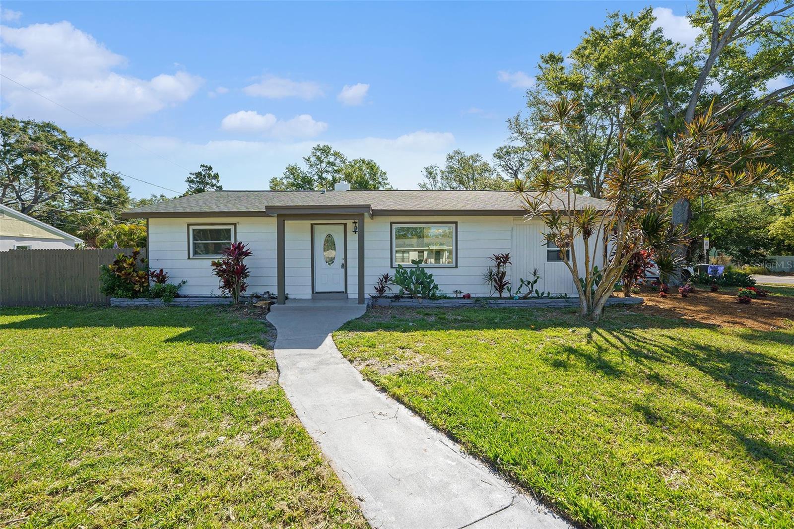1601 PALOMA LN