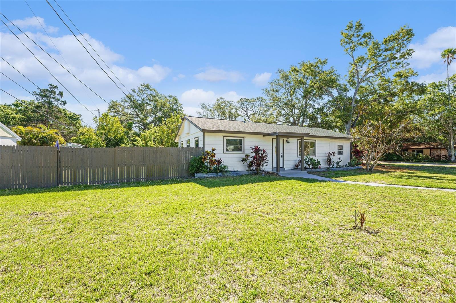 1601 PALOMA LN
