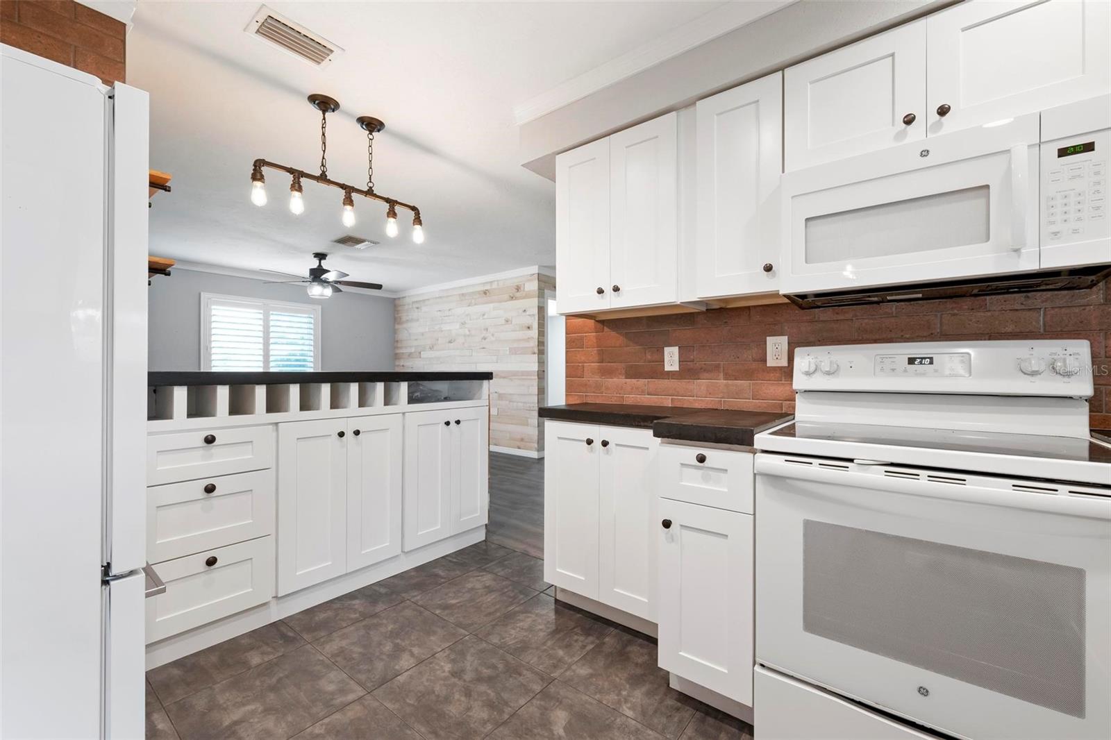 RIDGEWOOD ESTATES 13TH ADD - Residential Lease