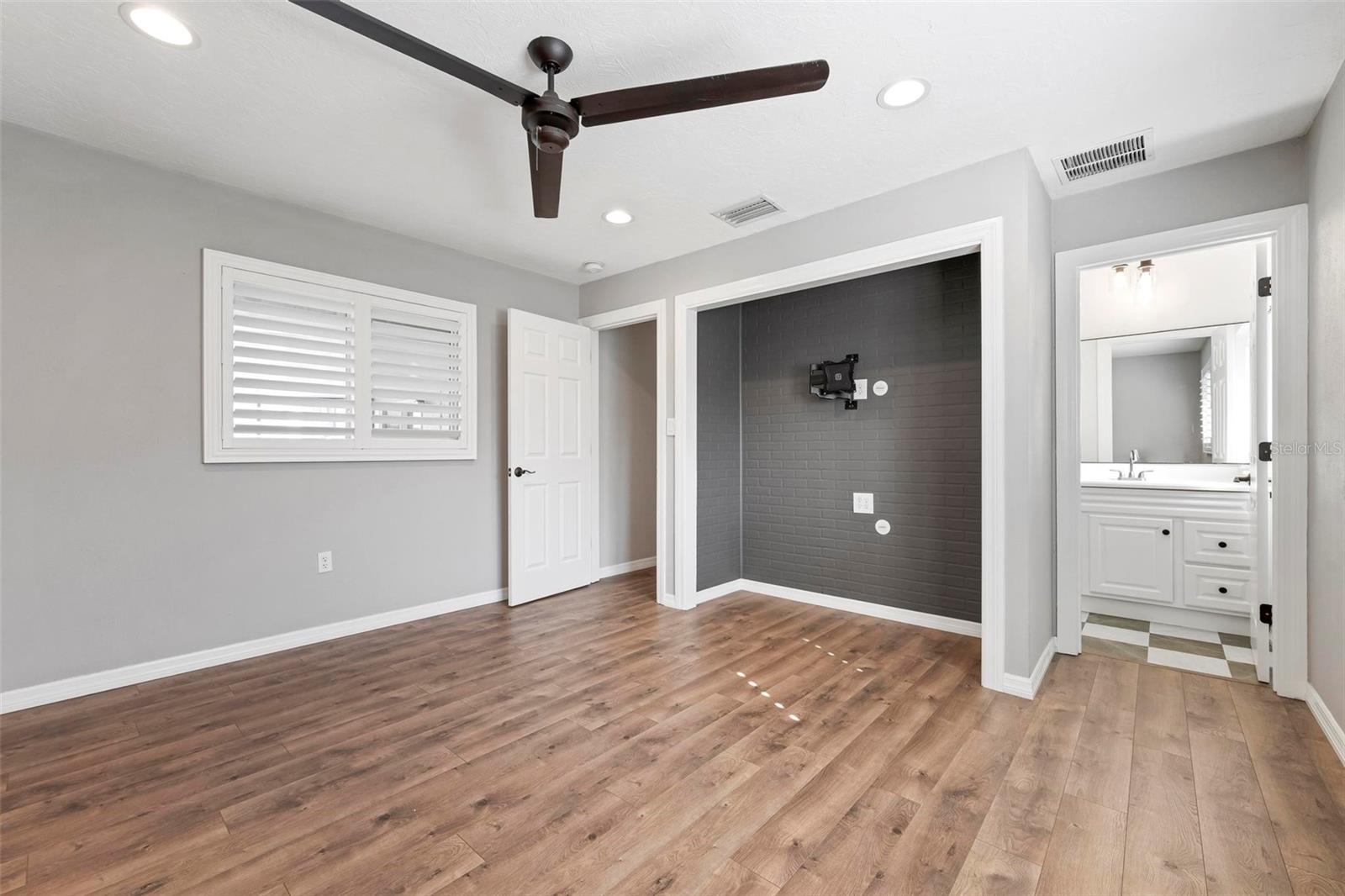 RIDGEWOOD ESTATES 13TH ADD - Residential Lease