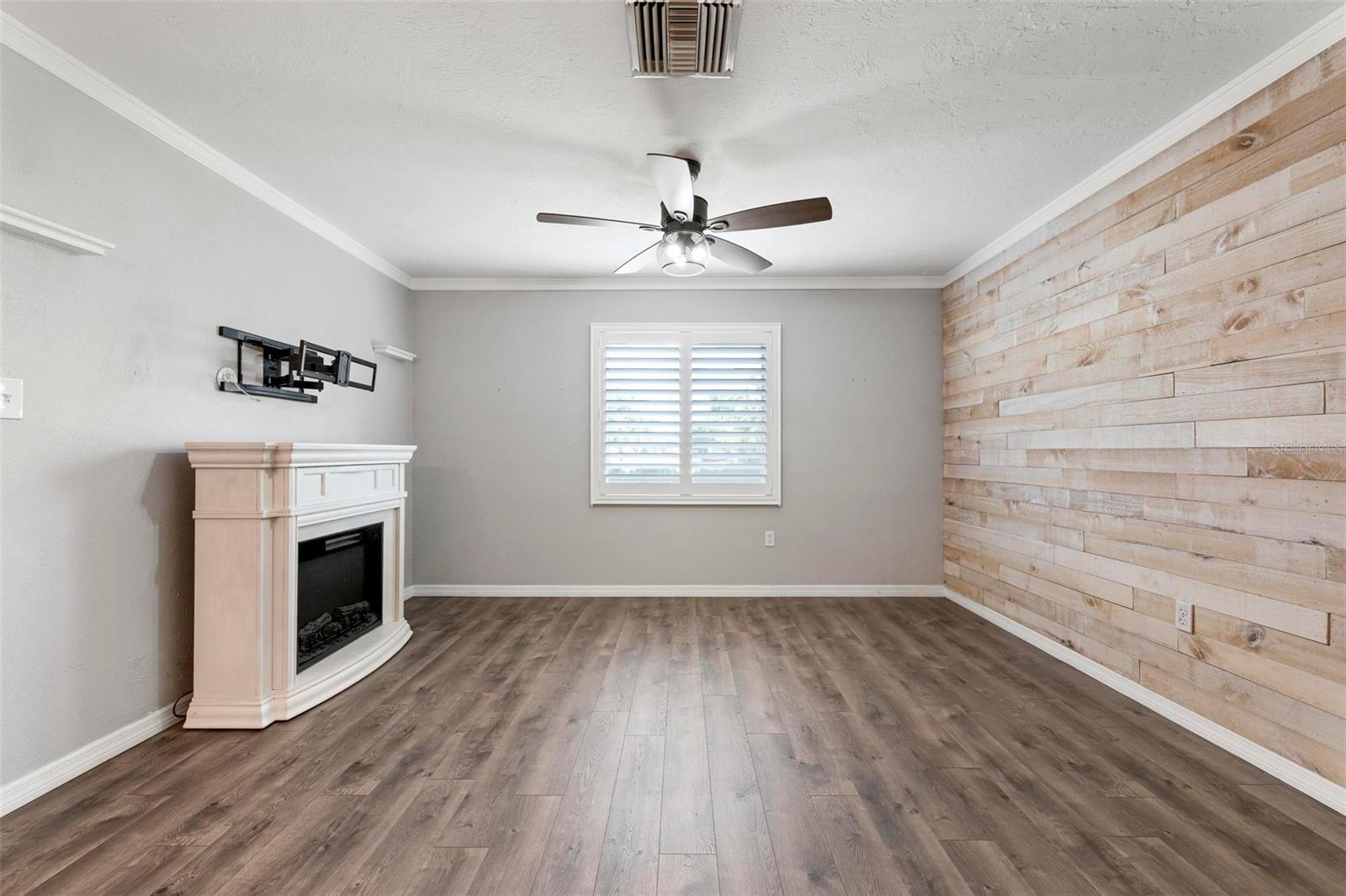 RIDGEWOOD ESTATES 13TH ADD - Residential Lease