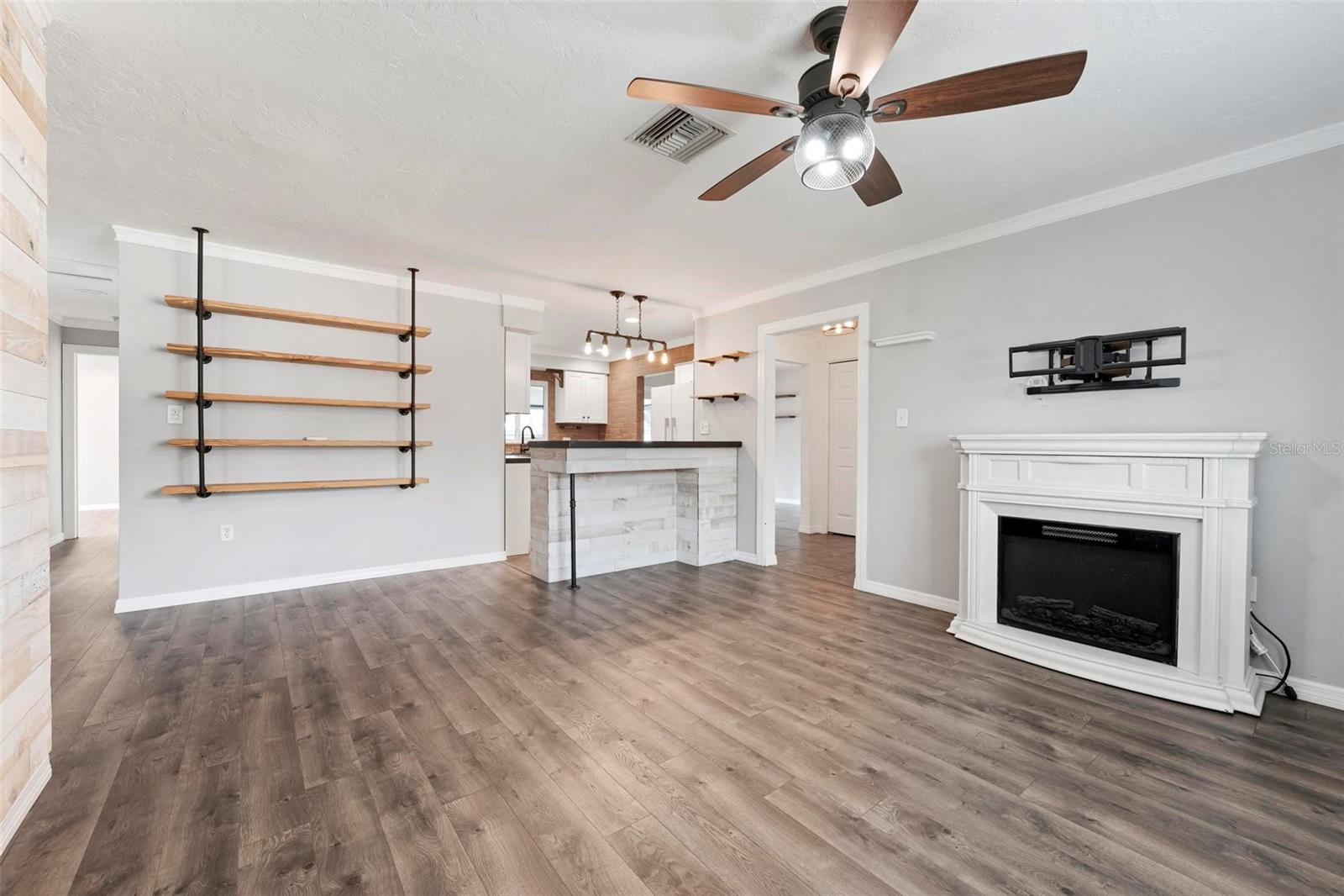 RIDGEWOOD ESTATES 13TH ADD - Residential Lease