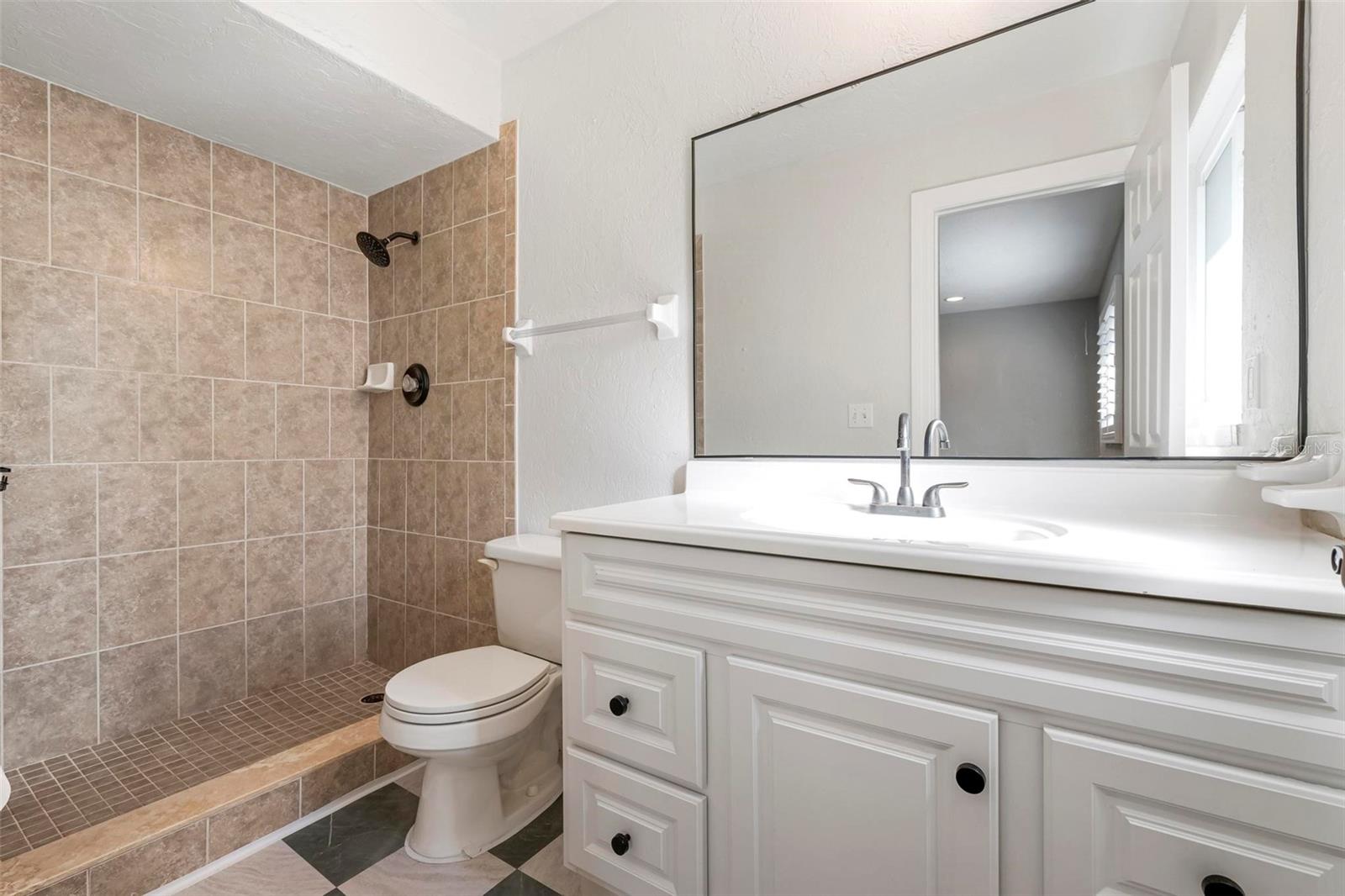 RIDGEWOOD ESTATES 13TH ADD - Residential Lease