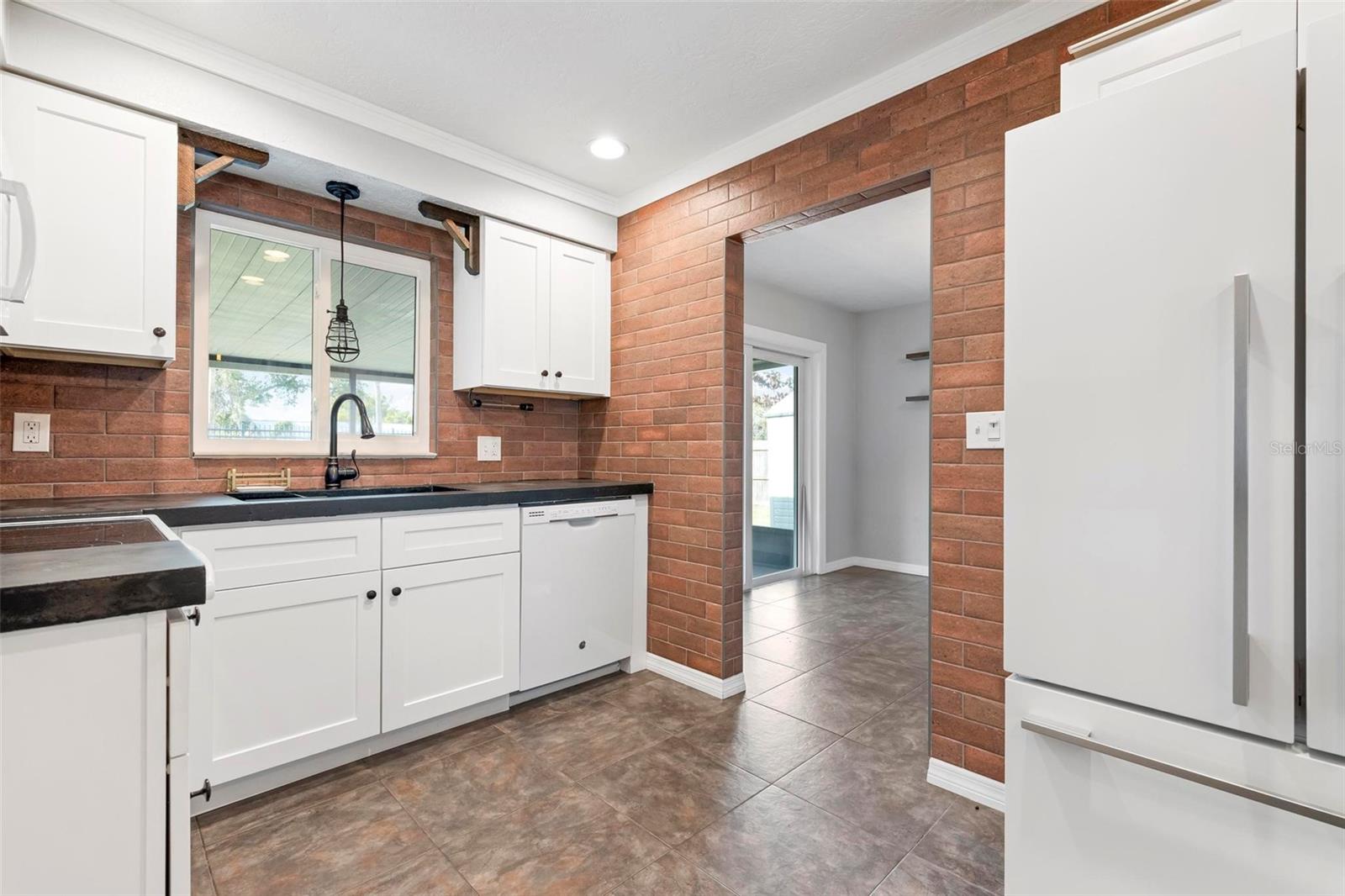 RIDGEWOOD ESTATES 13TH ADD - Residential Lease