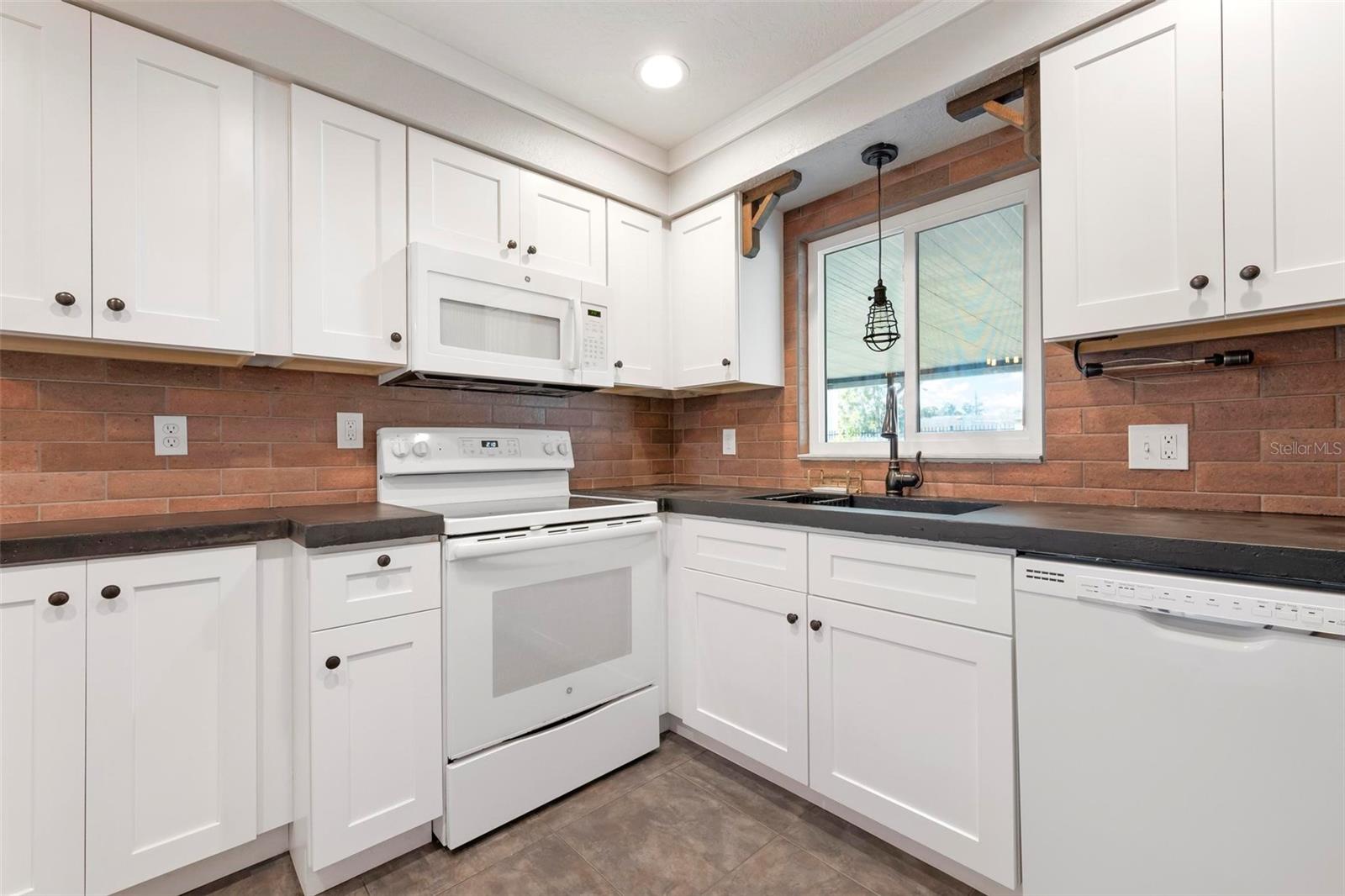 RIDGEWOOD ESTATES 13TH ADD - Residential Lease